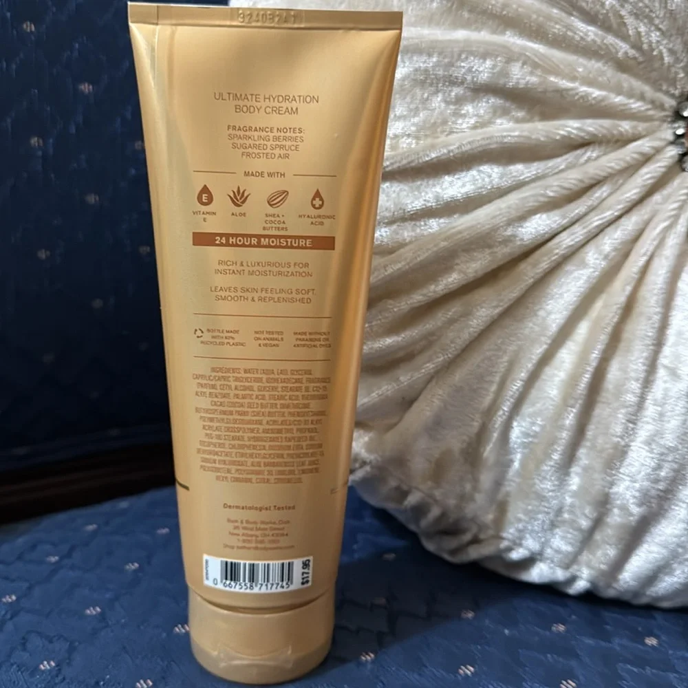 BATH & BODY WORKS SET. . . GOLDEN BERRY MISTLETOE SCENT - Picture 4 of 6